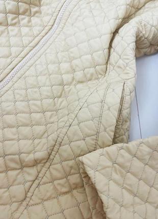 Куртка молочна нова 5