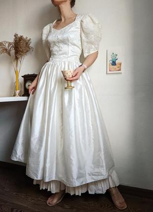 Платье белое винтажное пышное длинное свадебное старинное бальное англия буфы рукава объемные кружево1 фото