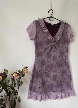 Платье фиолетовое короткое с рюшей на подкладке цветочный принт размер м