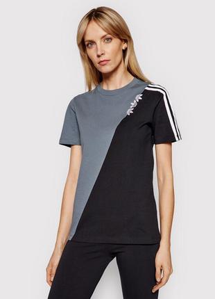 Футболка adidas , розмір м🔥