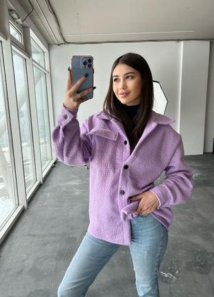 Бузкова шубка-сорочка на ґудзиках з кишенею  стильна трендова весняна осіння тедді овчина еко хутко олива4 фото