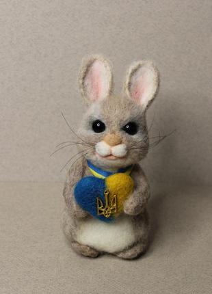 Заяц валяна іграшка з шерсті хенлмєйд інтерєрна зайчик игрушка ручної роботи сувенір подарунок кролик з вовни валяні іграшки авторські4 фото