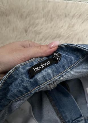 Стильные джинсы мом с разрезами boohoo7 фото