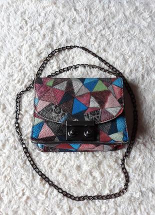 Для коллекции в стиле furla  популярная модель сумки metropolis.