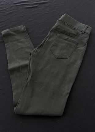 Зеленые брюки тянутся с дирками laulia хаки2 фото