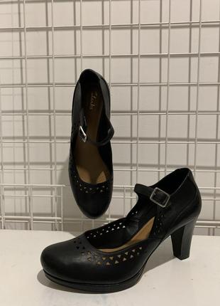 Туфлі clarks кожа р.5.5, стелька 25 см