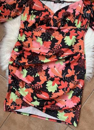 Новое яркое короткое платье в цветочный принт от boohoo8 фото