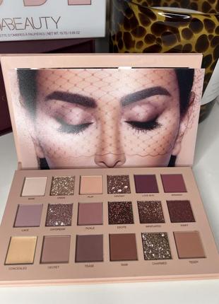 Нюдовая палетка теней huda beauty the new nude eyeshadow palette (18 цветов)2 фото