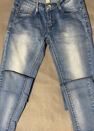 Продам жіночі джинси скіні як нові ,дуже гарні1 фото