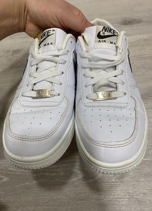 Жіночі  білі кросівки