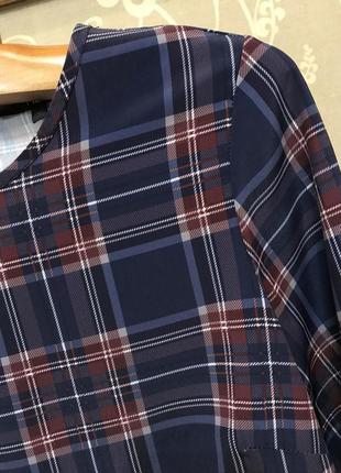 Дуже красива та стильна брендова блузка в карту.