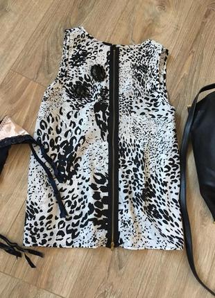 Atmosphere стильна блузка в animal принт з замочком на спинці