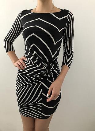 Стильна облягаюча сукня від італійського бренду rinascimento, розмір xs-s, ідеальний стан.