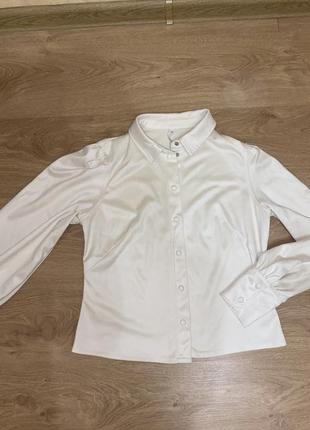 Красивая блузка молочного цвета, приятная ткань1 фото