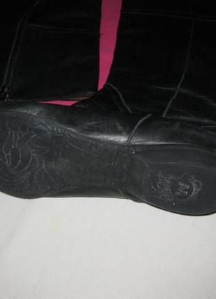 Зручні низькі натуральні шкіряні чорні чоботи сапожки км1480 іспанія на танкетці, великий розмір.7 фото