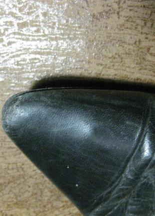Зручні низькі натуральні шкіряні чорні чоботи сапожки км1480 іспанія на танкетці, великий розмір.9 фото