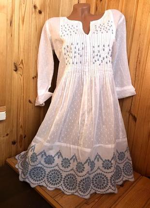 Белая пляжная туника из хлопка с голубой вышивкой на подоле 1364