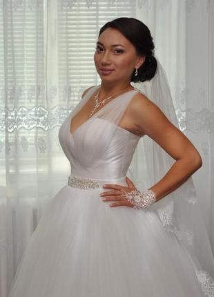Біла весільна сукня1 фото