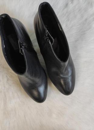 Черные кожаные натуральные полусапожки низкие сапоги ботинки ботильоны на толстом каблуке aldo8 фото