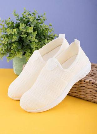 Стильные бежевые кроссовки кеды мокасины из текстиля сетка летние дышащие