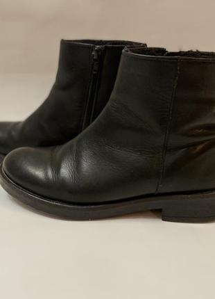 Жіночі чорні черевики puzolini