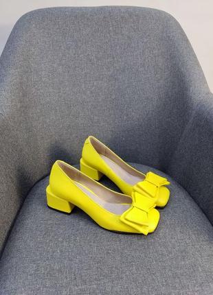 Женские туфли из натуральной кожи ярко желтого цвета декорирована бантиком на каблуке 4 см2 фото