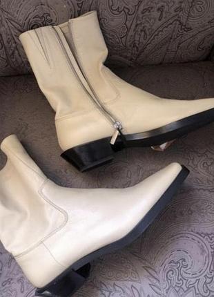 Нові шикарні шкіряні світлі черевики козаки 41-41,5 р від zara