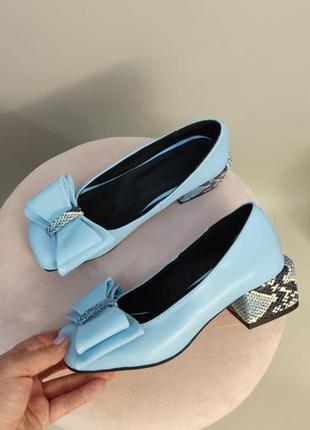 Жіночі туфлі з натуральної шкіри голубого кольору комбіноване ексклюзивний рептилією декорованні бантиком6 фото