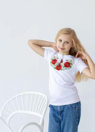 Розкішна білосніжна трикотажна вишиванка для дівчинки з маками від 92 до 158см