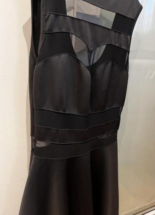 Черное платье с прозрачной сеткой