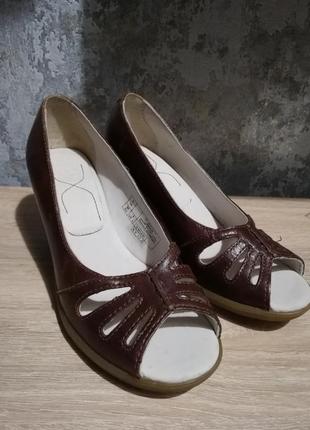 Женские кожаные летние туфли с открытым носком dr. martens
