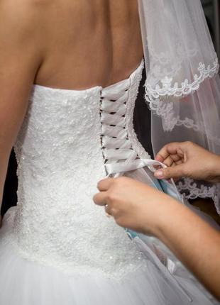 Красивое счастливое  свадебное платье айвори4 фото