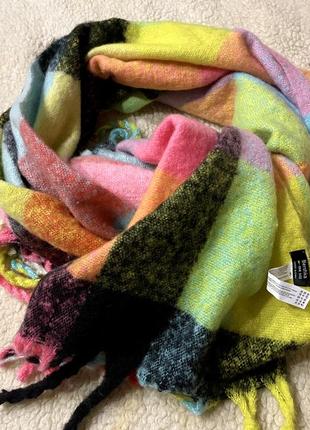 Великий яскравий теплий шарф bershka