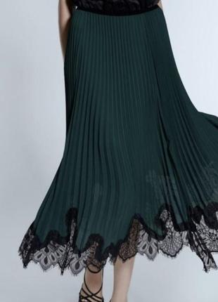 Zara спідниця міді зелена плісирована з мереживом xs