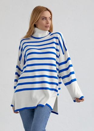 Свитер в полоску с боковыми разрезами