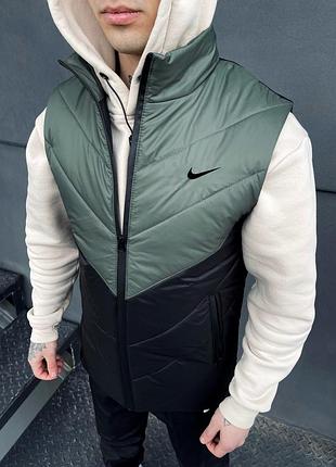 Чоловіча жилетка nike чорна з хакі без капюшона весняна осінна  ⁇  безрукавка найк демісезонна
