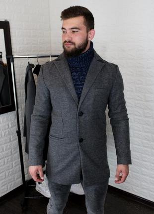 Мужское серое однобортное пальто из кашемира