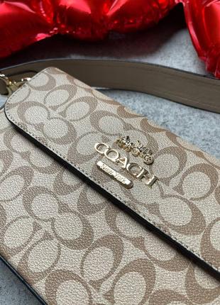 Сумка coach shoulder bag beige monogram