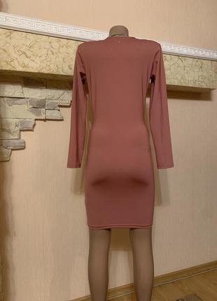 Розовое платье, пудовое платье, мини платье, нюдовое с декольте3 фото