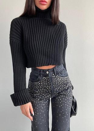 Вкорочений светрик з високим горлом та широкими рукавами