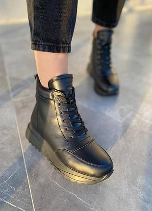 Кроссовки женские кожаные черные демисезонные9 фото