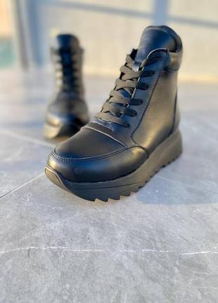 Кроссовки женские кожаные черные демисезонные7 фото