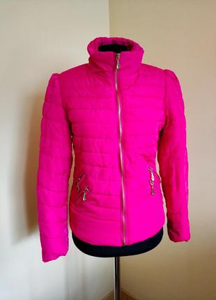 Яскрава балонова куртка на холодну осінь/весну.