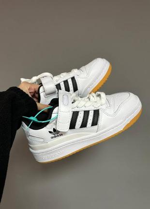 Жіночі шкіряні кросівки adidas forum white / black classic