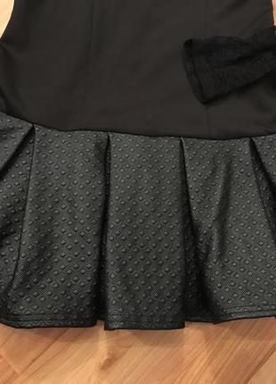 Чорне коротке плаття міні з гіпюром з мереживом з шкіряною спідницею3 фото