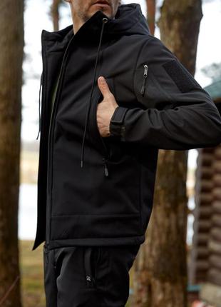 Якісна чоловіча куртка softshell чорна від виробника1 фото