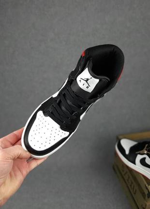 Чоловічі кросівки nike air jordan 1 білі з чорним і червоним / smb