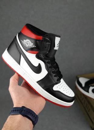 Чоловічі кросівки nike air jordan 1 білі з чорним і червоним / smb