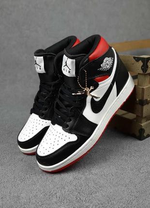Чоловічі кросівки nike air jordan 1 білі з чорним і червоним / smb