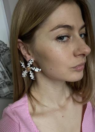 Серьги белые цветы 2